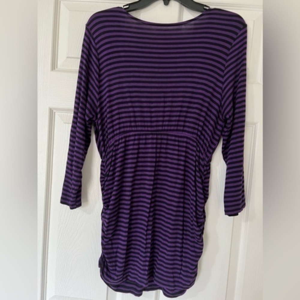 Motherhood Maternity v-neck pullover with ruched sides Size L large